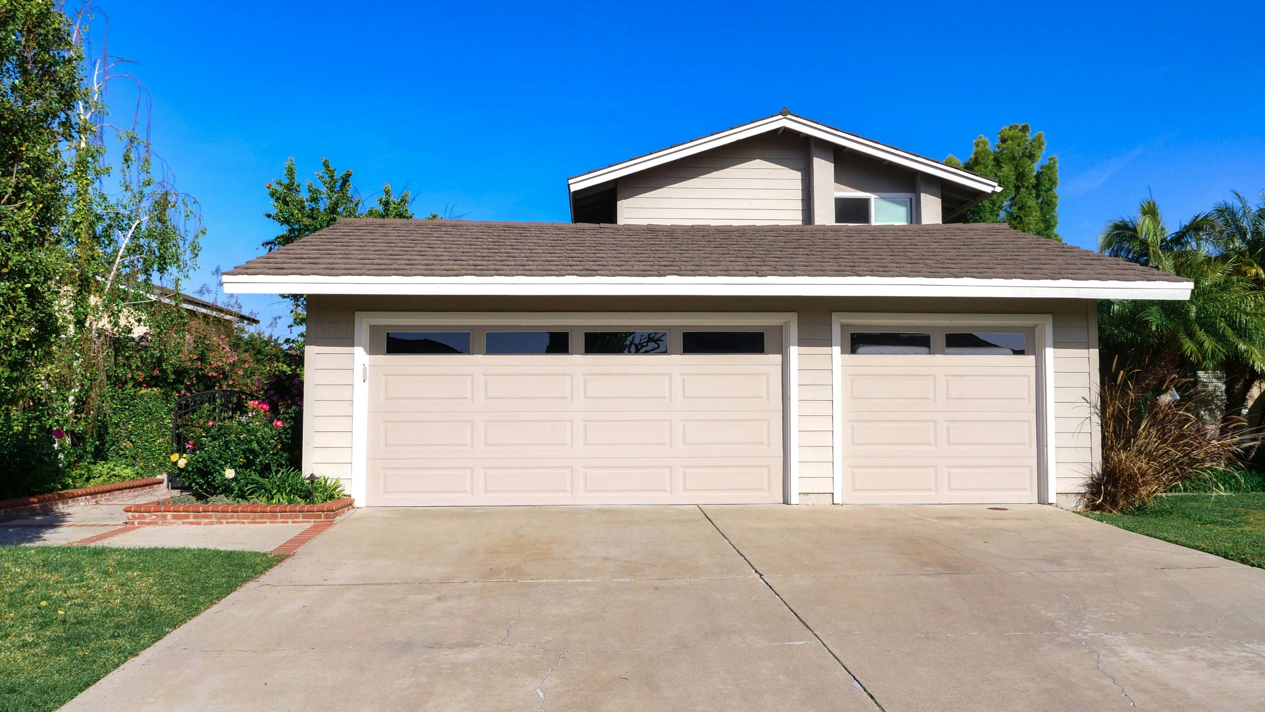 house with two garage doors